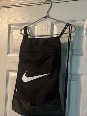 NIKE! Classic Brasilia 9.5 Training Gym Sack (18L)! NWOT! Color is Black!